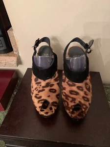 Ladies Stuart Weitzman Leopard Pony Hair Slingback Pumps 6.5 M High Heel Shoes - Picture 1 of 5