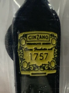 Pin Coleccionable Cinzano 1757 Vermut Rojo Estilo Diseño Alfileres Parche Pegatina - Imagen 1 de 3