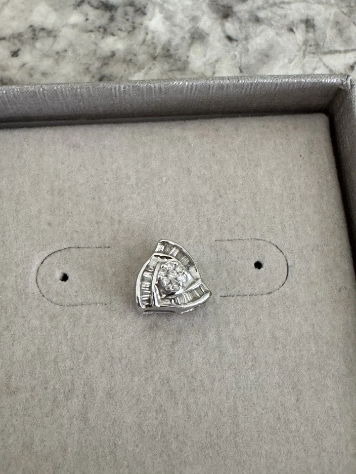 Colgante Triángulo Diamante Oro Blanco 14k Zales Foto 1 de 2