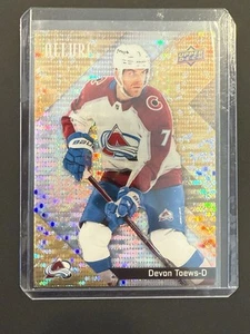 Upper Deck 2024-25 - DEVON TOEWS 176/199 Gold Glitter Bomb #46 - Avalanche - Foto 1 di 2