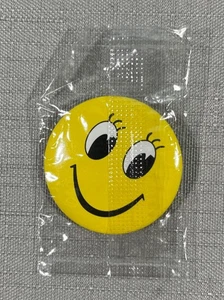 Smiley Face Pinback Button 1 Inch Round - Picture 1 of 3
