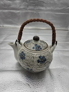 Japanische Teekanne Strukturkörper blaue Blumen mit Deckel und Sieb - Bild 1 von 10