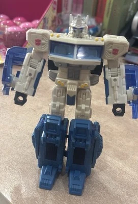 Transformers Universe Classics Hasbro Ultra Magnus - Immagine 1 di 2