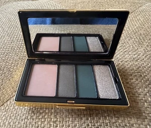 Victoria Beckham Beauty Eye Wardrobe, Eyeshadow Palette - NEW in box, Olive - Picture 1 of 4