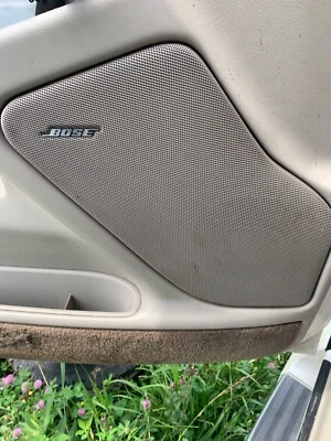 Cadillac Escalade 2002-06 puerta delantera lado conductor y pasajero altavoz parrilla Foto 1 de 2