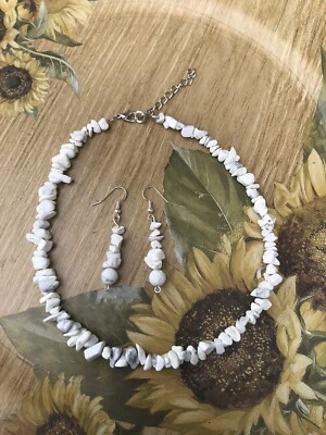 Conjunto de pendientes collar con cuentas de howlita hecho a mano joyas de piedras preciosas collar de cristal Foto 1 de 4