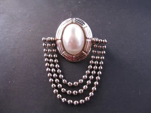 Silver Tone Artificial Pearl Brooch - Picture 1 of 4