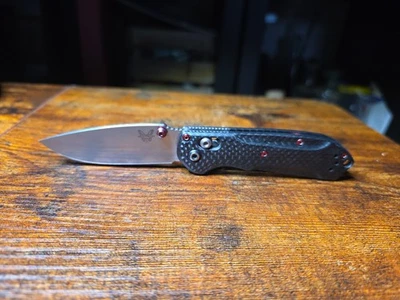 Benchmade 565-1 "Mini Freek" (CPM S90V, Carbon Fiber USA. Screws Changed Out Red - Image 1 of 4