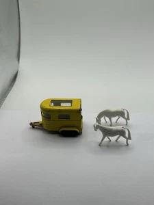 Vintage Matchbox 1968 Lesney #43C Pony Horse Trailer w/ 2 White Horses - Picture 1 of 6