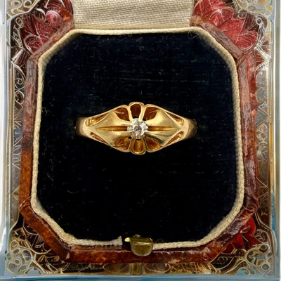 Antiguo anillo eduardiano de diamantes de una sola piedra de oro amarillo macizo de 18k, tamaño 8,25 Foto 1 de 4