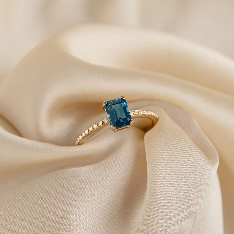 Radiant London Blauer Topas Ring – Vintage Eleganz Mit Zirkon Halo In Silber - Bild 1 von 1