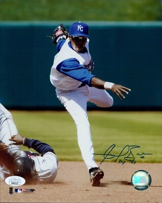 Foto brillante firmada 8x10 de Angel Berroa Kansas City Royals autenticada por JSA Foto 1 de 2