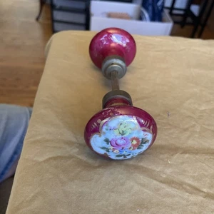 Perilla de puerta de porcelana vintage floral pintada a mano victoriana dorada roja con flores’s - Imagen 1 de 13