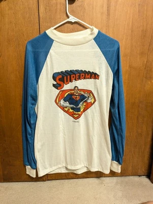 ¡CRISP! Camisa de manga larga Superman 1970 NATIONAL PERIODICAL vintage apenas usada Foto 1 de 4
