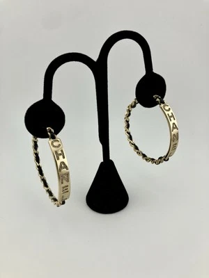 Pendientes de aro Chanel oro cuero negro cadena cristal CHANEL CH205 Foto 1 de 4