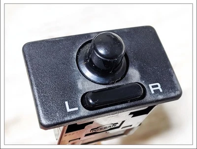 ✅ Interruptor de ajuste del espejo retrovisor eléctrico Pathfinder de carrocería dura Nissan Pickup D21 1994-1997 OEM Foto 1 de 4