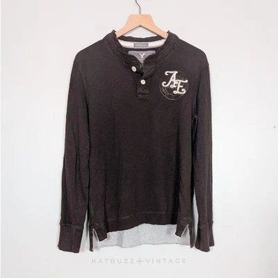 Top Y2K American Eagle Henley Manga Larga M Marrón Logo Botón Grueso 2010S Foto 1 de 4