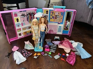 Barbie Traumschrank Spielset mit vielen Kleidungssets, Zubehör, Schreibtisch usw - Bild 1 von 23