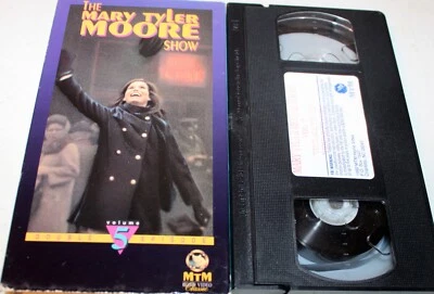 The Mary Tyler Moore Show Volume 5, Double Episode (VHS, 1992) Wanted Female Foto 1 de 2