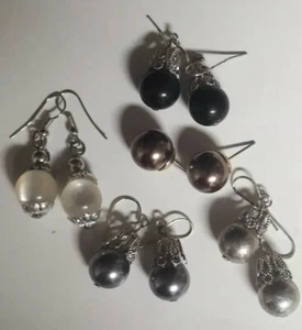 5 pr Silvertone and Mixed Pearl Earrings - Bild 1 von 5