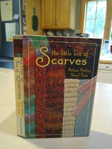 The Little Box of Scarves - Imagen 1 de 3