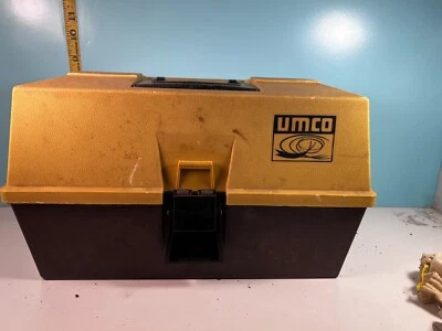 🔥 Caja de aparejos de pesca de plástico vintage UMCO #1283 bandeja de 3 niveles hecha en EE. UU.🔥 Foto 1 de 4