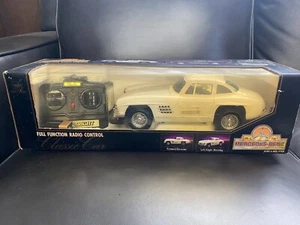New Bright Remote Control Mercedes Benz 300 SL White -1/24 Scale - Picture 1 of 9