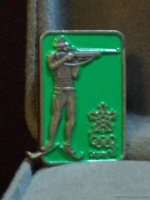 Pin Olímpico de Calgary 1988 Juegos de Invierno Canadá Biatlón Deporte Esquí Rifle Insignia Foto 1 de 4