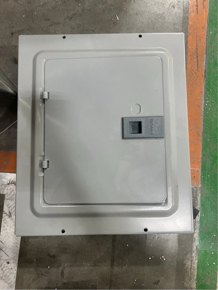 Centro de carga de montaje en superficie Siemens E0816ML1125SGP 125A NUEVO PERO agujeros mal perforados Foto 1 de 3