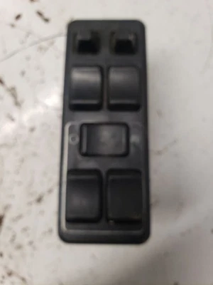 Interruptor puerta delantera 740 1992 1338439 Foto 1 de 4