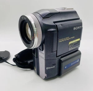 SONY DCR-PC300 DIGITAL VIDEO CAMERA RECORDER HANDYCAM 3.0 MEGA PIXELS Black - Picture 1 of 7