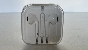 NEW Apple EarPods with Remote and Mic 3.5mm Headphones Authentic and Original - Picture 1 of 4