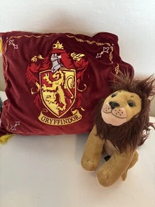 Harry Potter Gryffindor Mascota León + Juego de Almohadas Borlas de Felpa Bordadas - Imagen 1 de 6