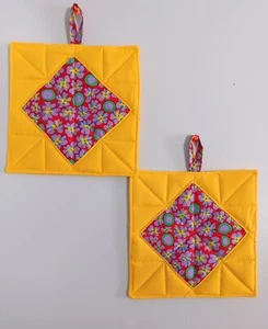  Handmade Set of 2  Quilted Potholders.  Size 8" X 8" FREE SHIPPING! - Picture 1 of 1
