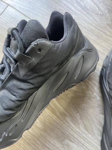 Adidas Yeezy Boost 700 MNVN 'Triple Black' Taglia 6 Senza scatola Leggermente indossate