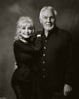 Kenny Rogers And Dolly Parton Smiling And Hugging 8x10 Picture Celebrity Print