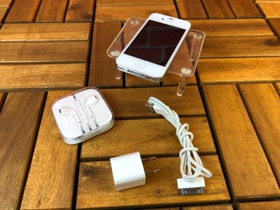 RARE - APPLE iPhone 4 A1349 8 GB WHITE Complete Set w/ New EarPods NO BOX Tested - Image 1 of 4