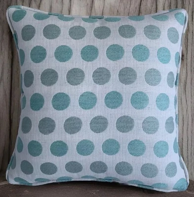 Funda de cojín de 16 pulgadas en tela Laura Ashley Toby Spot Mint Foto 1 de 3