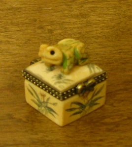 Oriental Trinket Box #S0454 Frog Bone Box, MIB 1.25" NEW from Retail Store - Picture 1 of 2