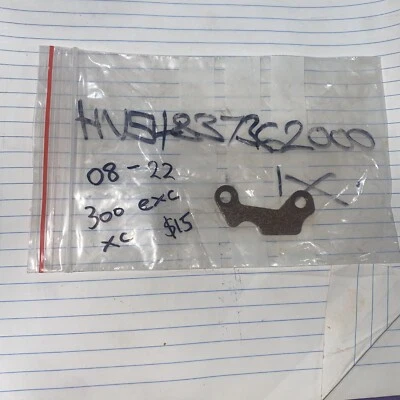 NUEVO KTM 300EXC XC 2008-2022 PLACA DE RETENCIÓN DE ESCAPE OEM NÚMERO DE PIEZA 54837362000 Foto 1 de 4