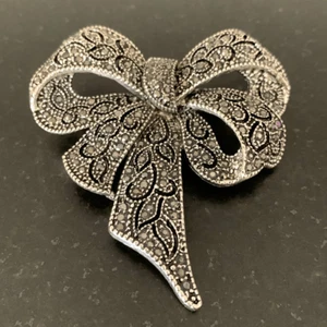 Large Faux Marcasite Bow Pin, Open Work Filigree Style, Silver Tone Rhinestones - Picture 1 of 11