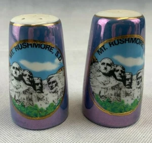 Mt. Rushmore, S.D Salt & Pepper Shakers~ Pearlized~Colorful~Ceramic~Kitchenware - Picture 1 of 5