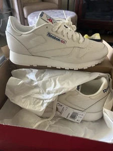 NIB Reebok Classic Leather Unisex running shoe in white size 9 - Picture 1 of 8