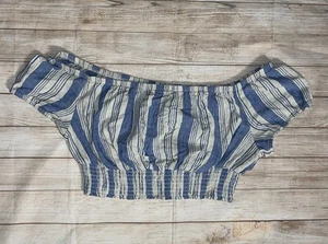 TORRID SZ 00 BLUE AND WHITE STRIPED CROPPED SHORT SLEEVE - Picture 1 of 3