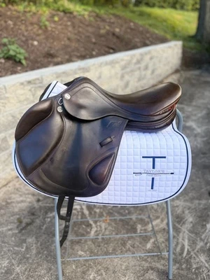 18英寸(32厘米)EM单色Erreplus跳鞍 — 第 1/4 张图片