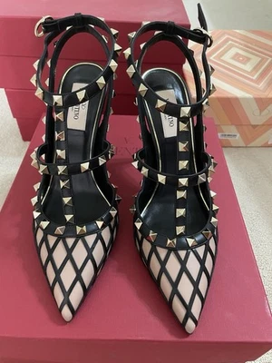 Женские кожаные туфли-лодочки Valentino модель Rockstud в клетке с ремешком на лодыжке черные и обнаженные - Изображение 1 из 4