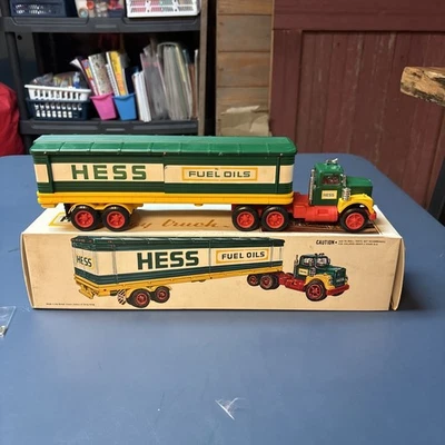 Camión de juguete Hess 1976 original vintage gasolina combustible cisterna con caja -  Foto 1 de 4