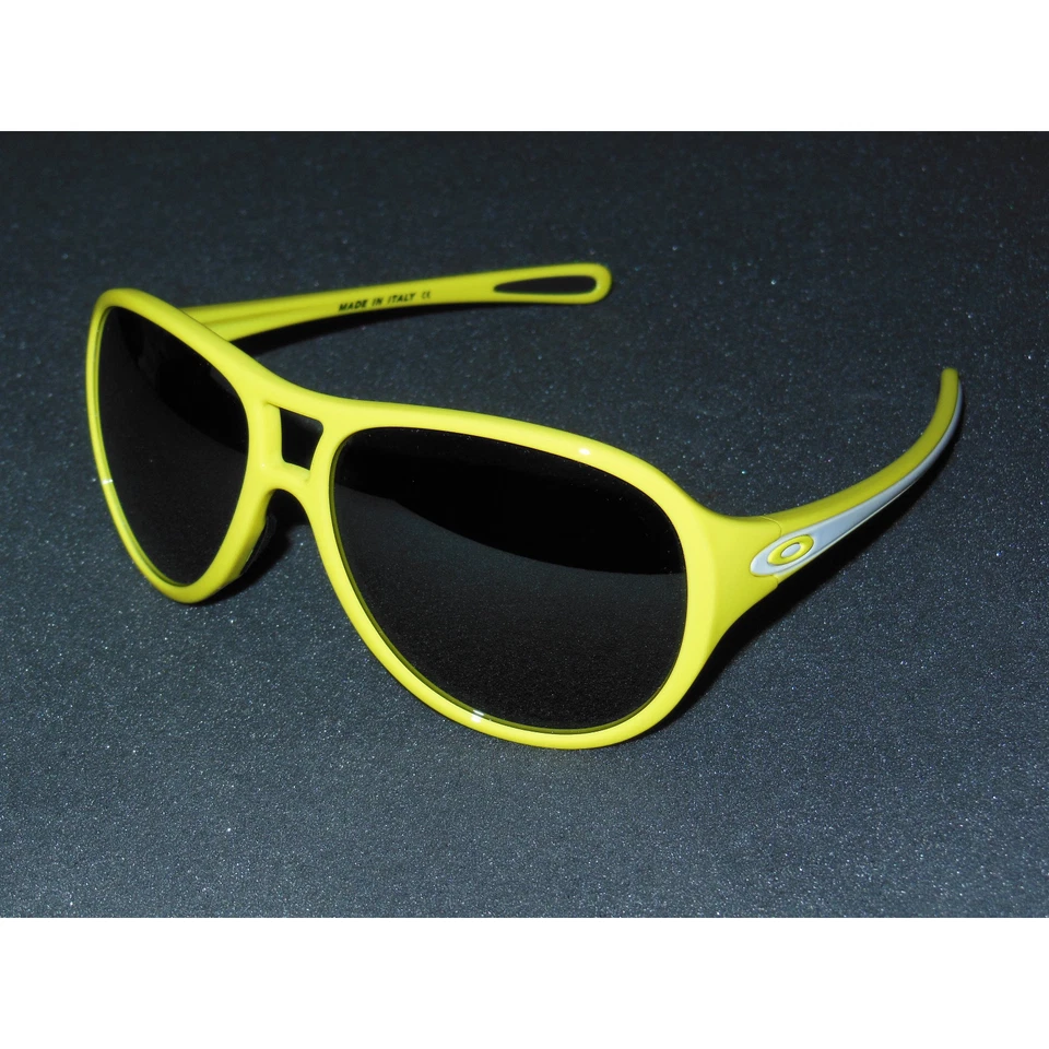 Nuevas gafas de sol Oakley Twentysix,2 girasol/negro iridio 26 Twentysix amarillo Foto 1 de 4