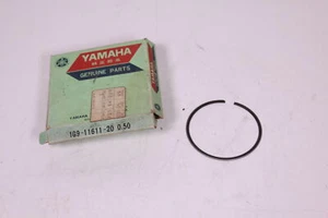 Yamaha YZ100 1976-1979 NOS OEM SEGUNDO ANILLO DE PISTÓN 1G9-11611-20 - Imagen 1 de 3