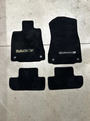 JUEGO DE ALFOMBRILLAS DE FÁBRICA LEXUS OEM 2015-2024 RC-F NEGRAS CON COSTURAS PLATEADAS Foto 1 de 4